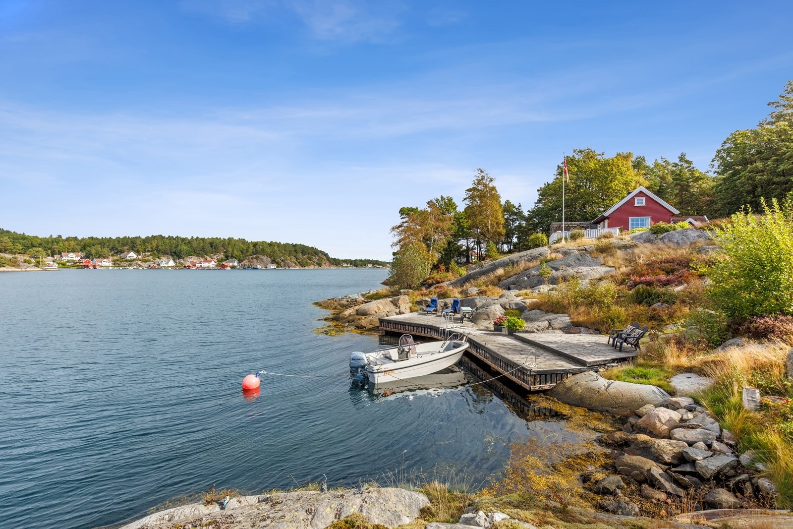 Her kan du nyte sjølivet fra egen brygge. Ikke la denne sjansen gå fra deg! Galleribilde