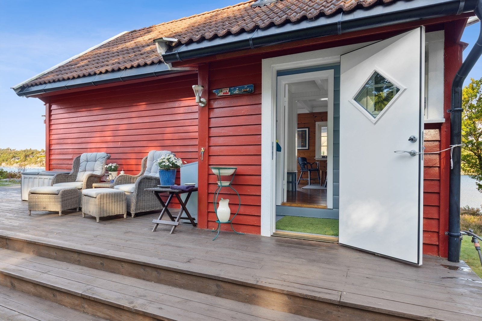 Ytterdøren fra 2014 ønsker deg velkommen inn. Galleribilde