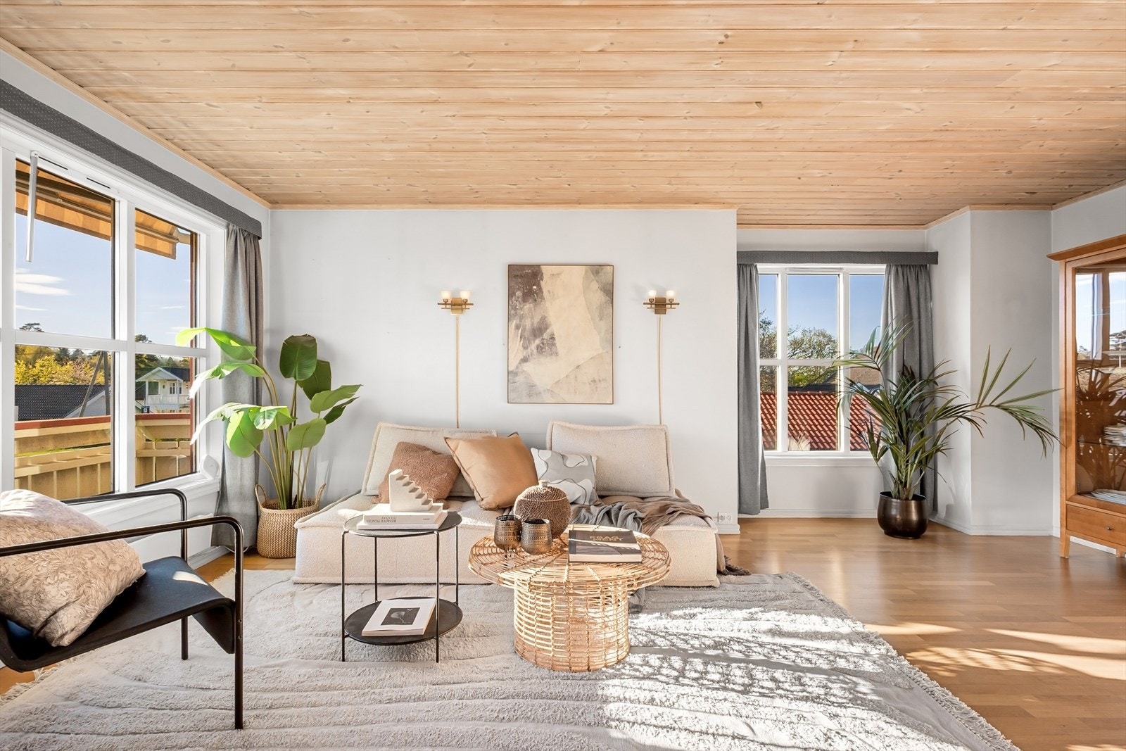 Store vindusflater gir flott lyssetting. Galleribilde