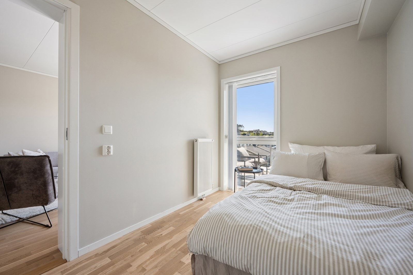 Leiligheten har et balansert ventilasjonsanlegg som sørger for et sunt inneklima i alle rom. Galleribilde