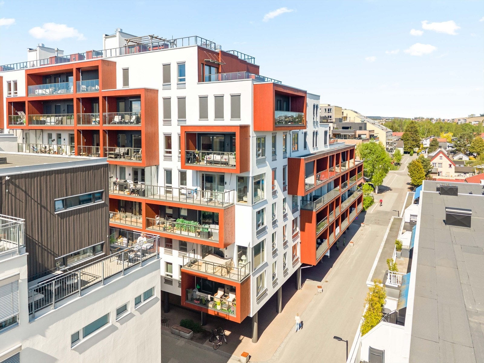 Bygget er fra 2022 og har en moderne arkitektur. Galleribilde
