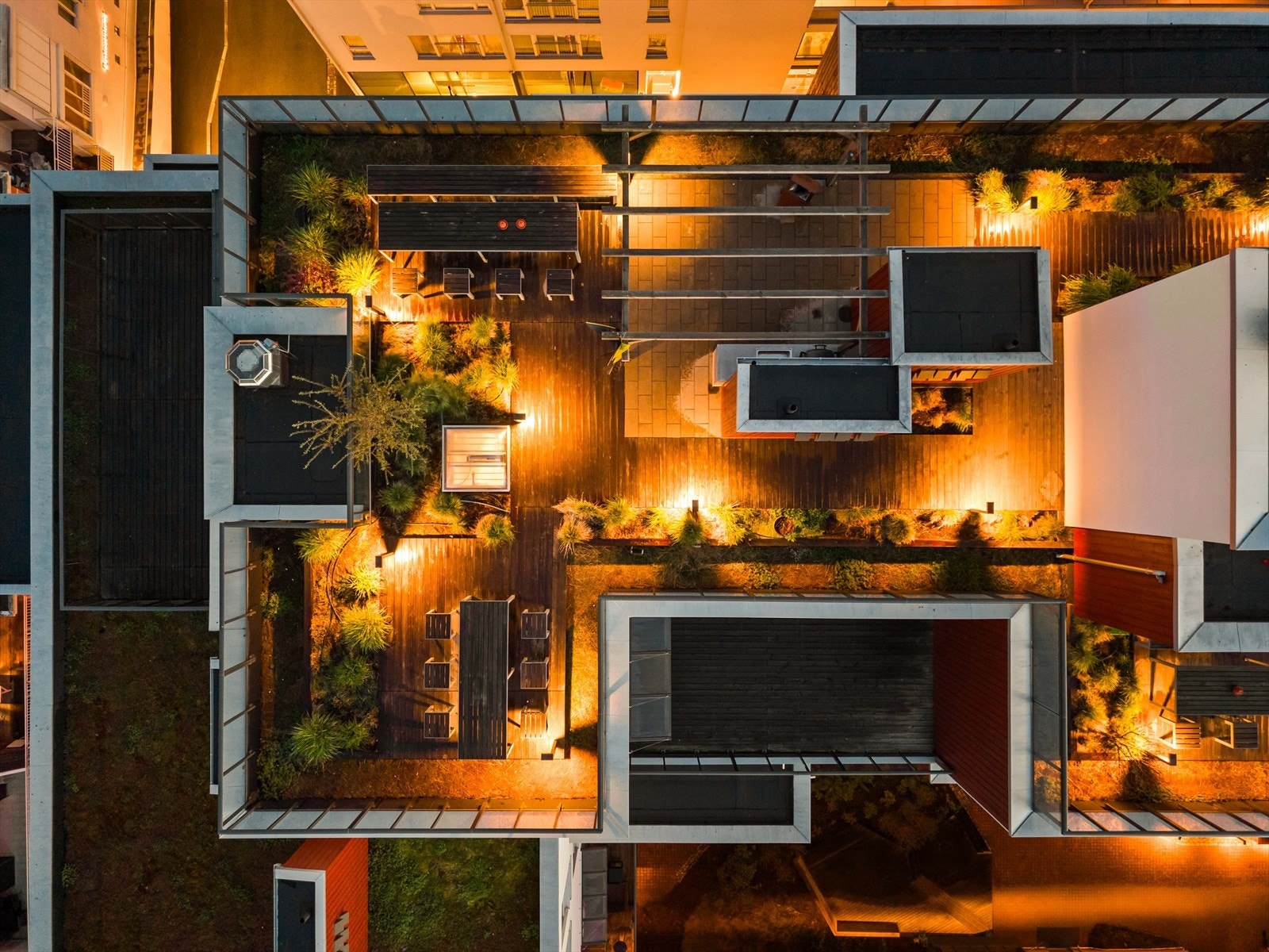 Takterrassen er et flott sted å nyte lange sommerkvelder. Galleribilde