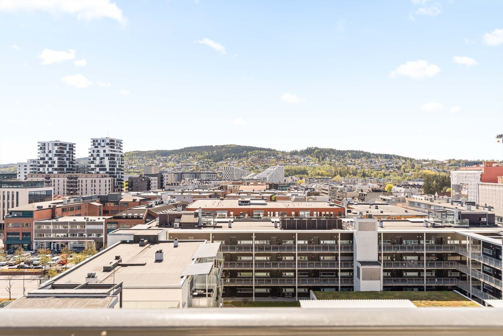 Lillestrøm Torv kjøpesenter ligger kun en kort spasertur unna. Galleribilde