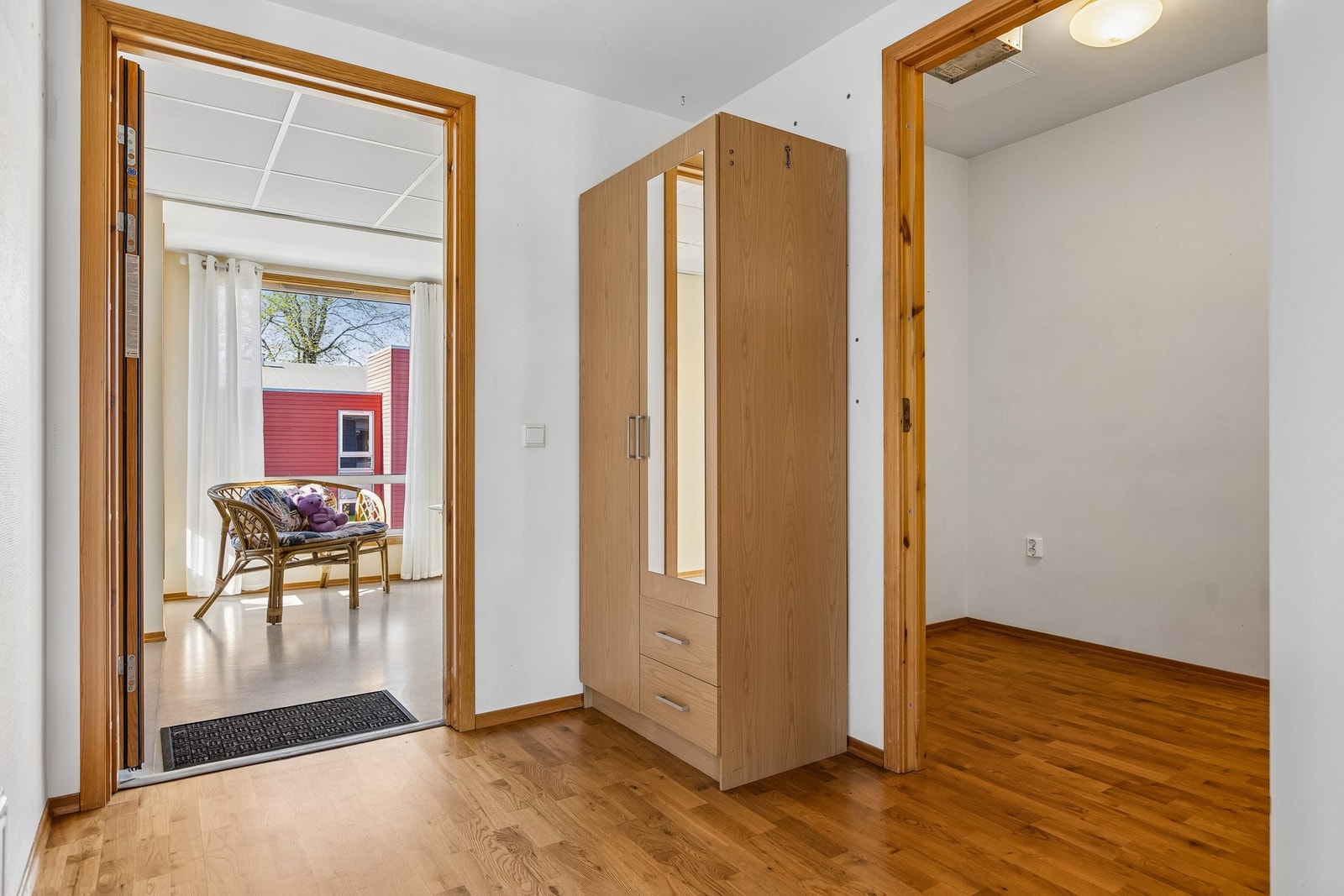 Entré med plass til oppbevaring av yttertøy og sko. Galleribilde