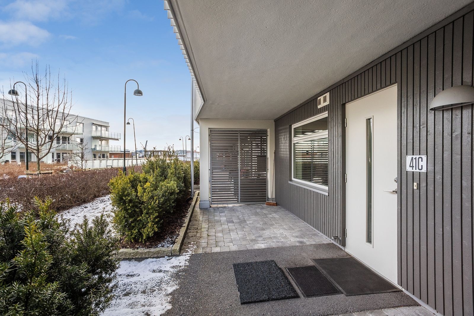 Velkommen inn - utplass på begge sider Galleribilde