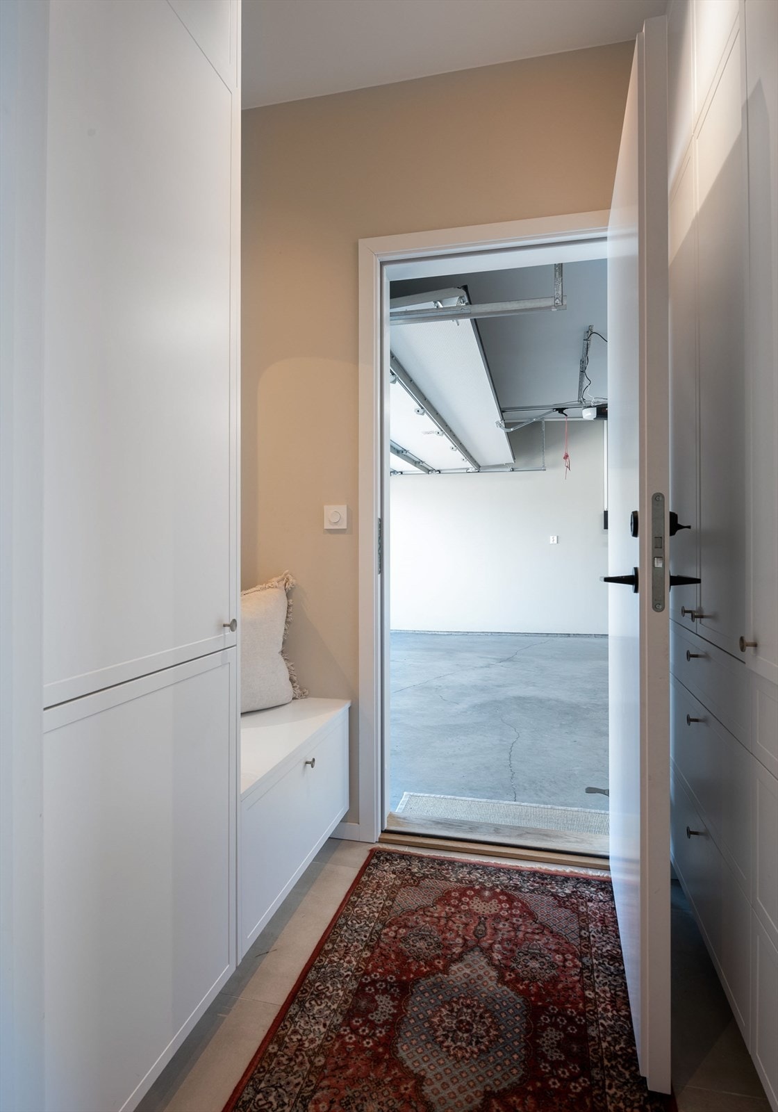 Garderobe m/ adkomst til garasje Galleribilde