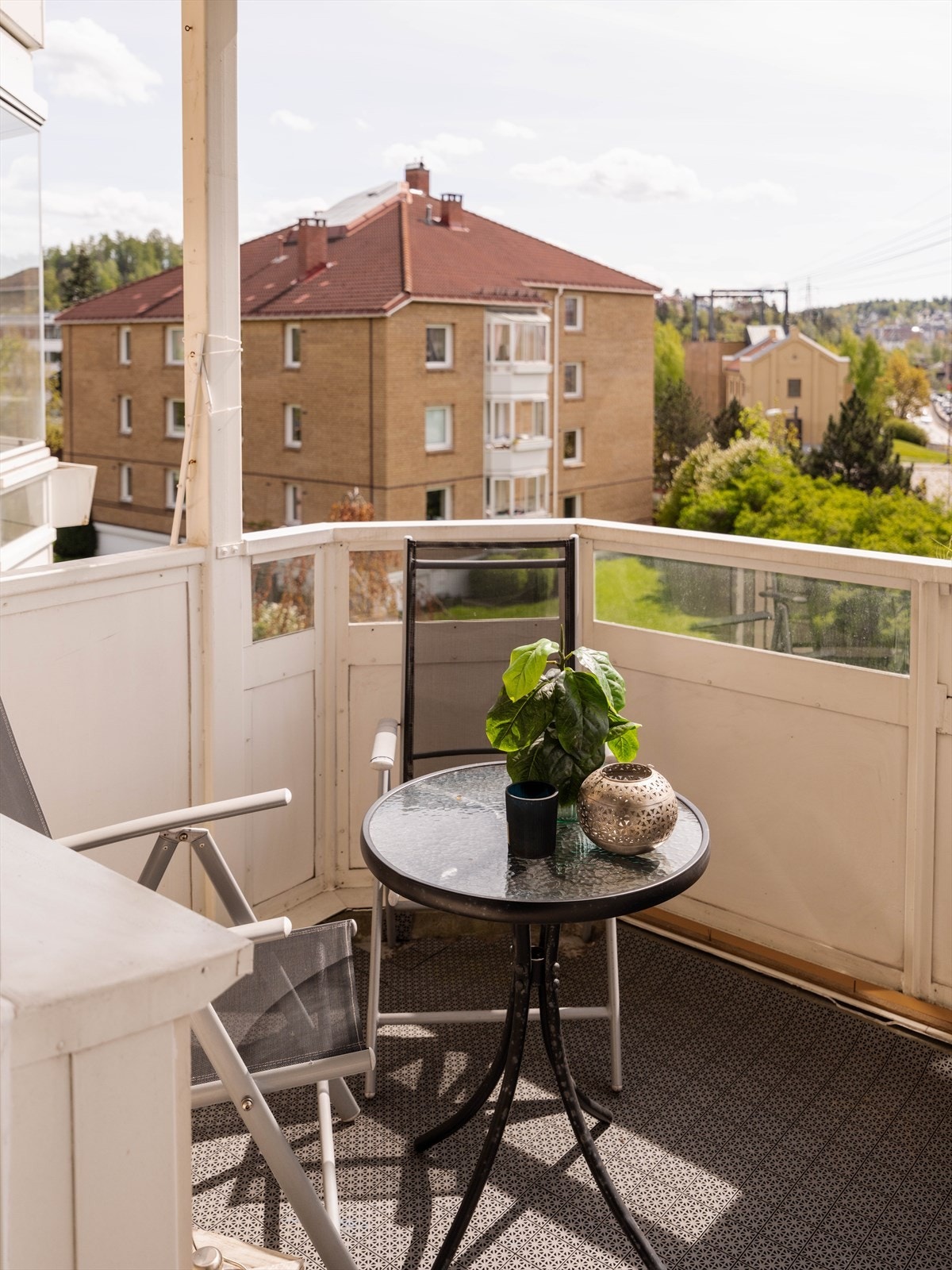Balkongen på cirka 7,4 m² har god plass til en sittegruppe. Galleribilde