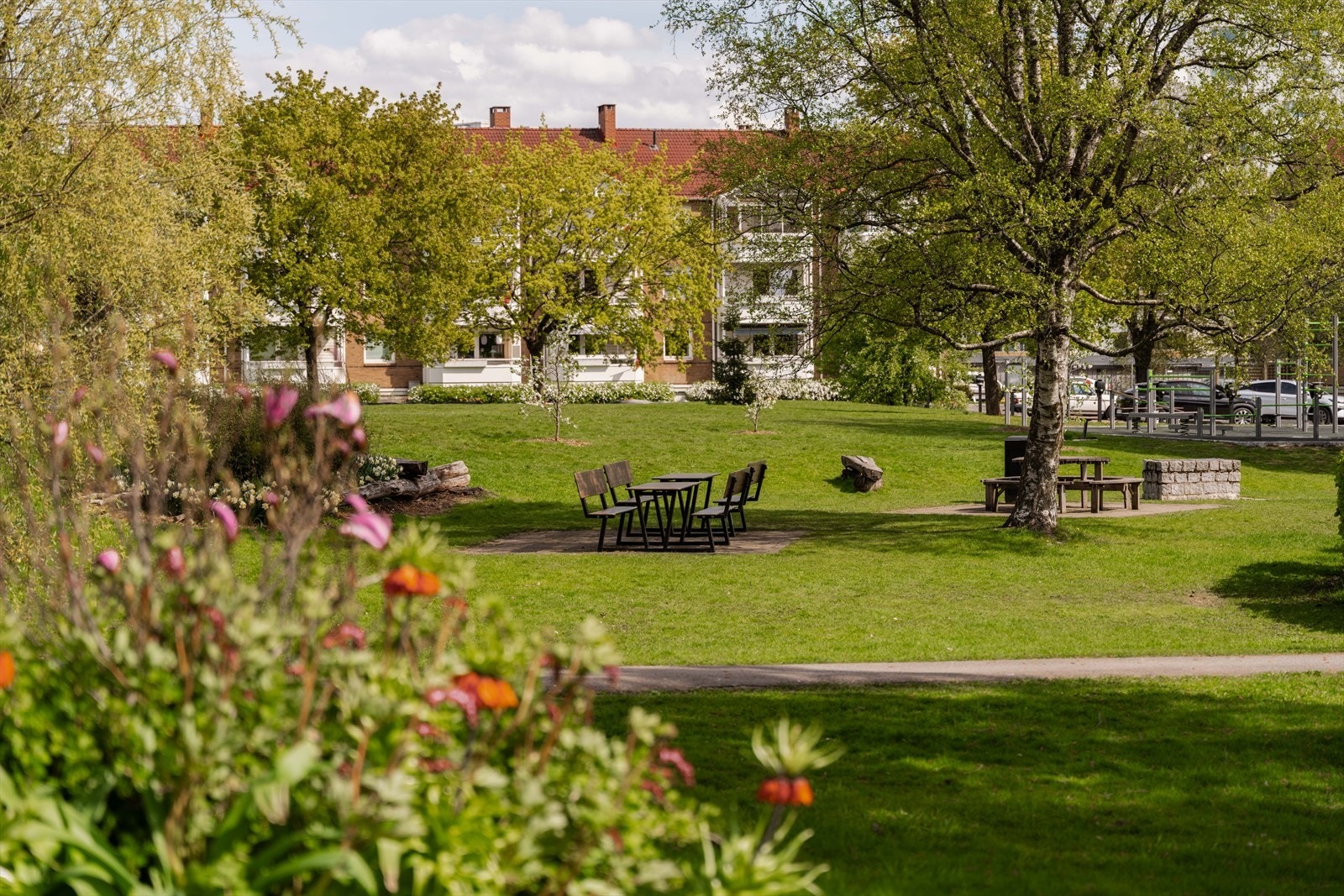 Store, velholdte grøntområder gir gode muligheter for lek og rekreasjon. Galleribilde