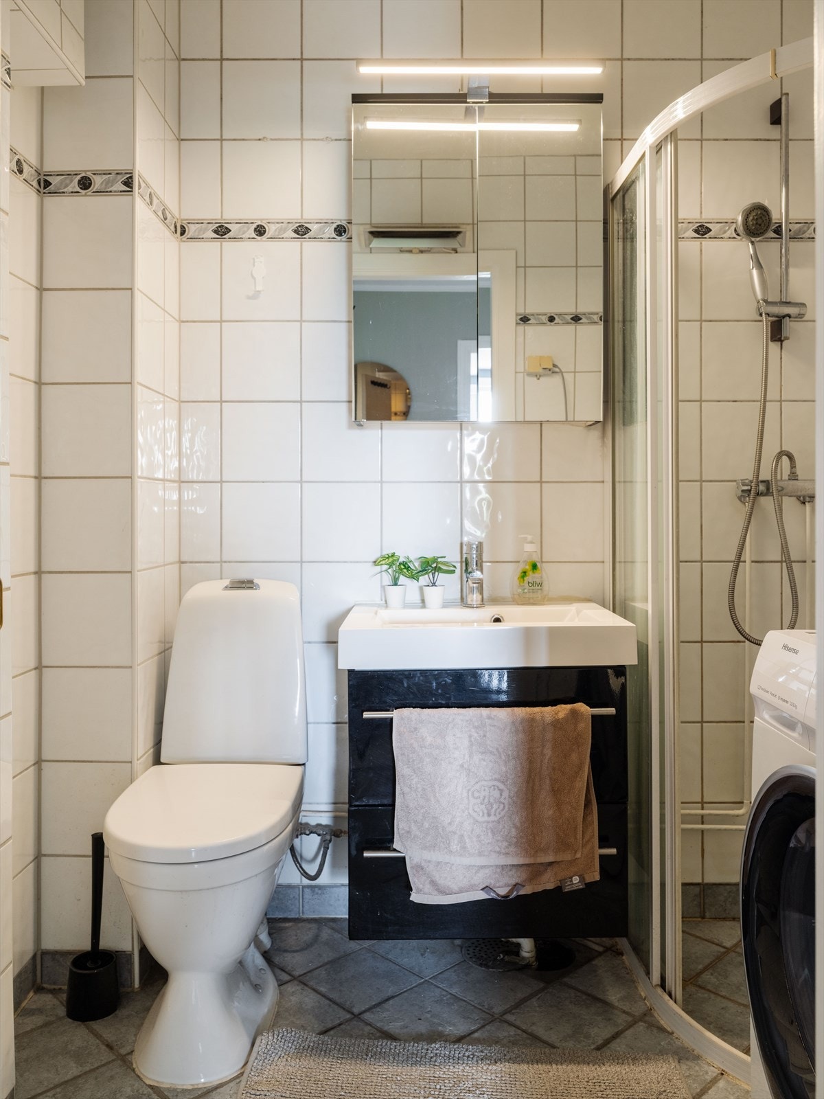 Badet er flislagt og har gulvvarme. Galleribilde