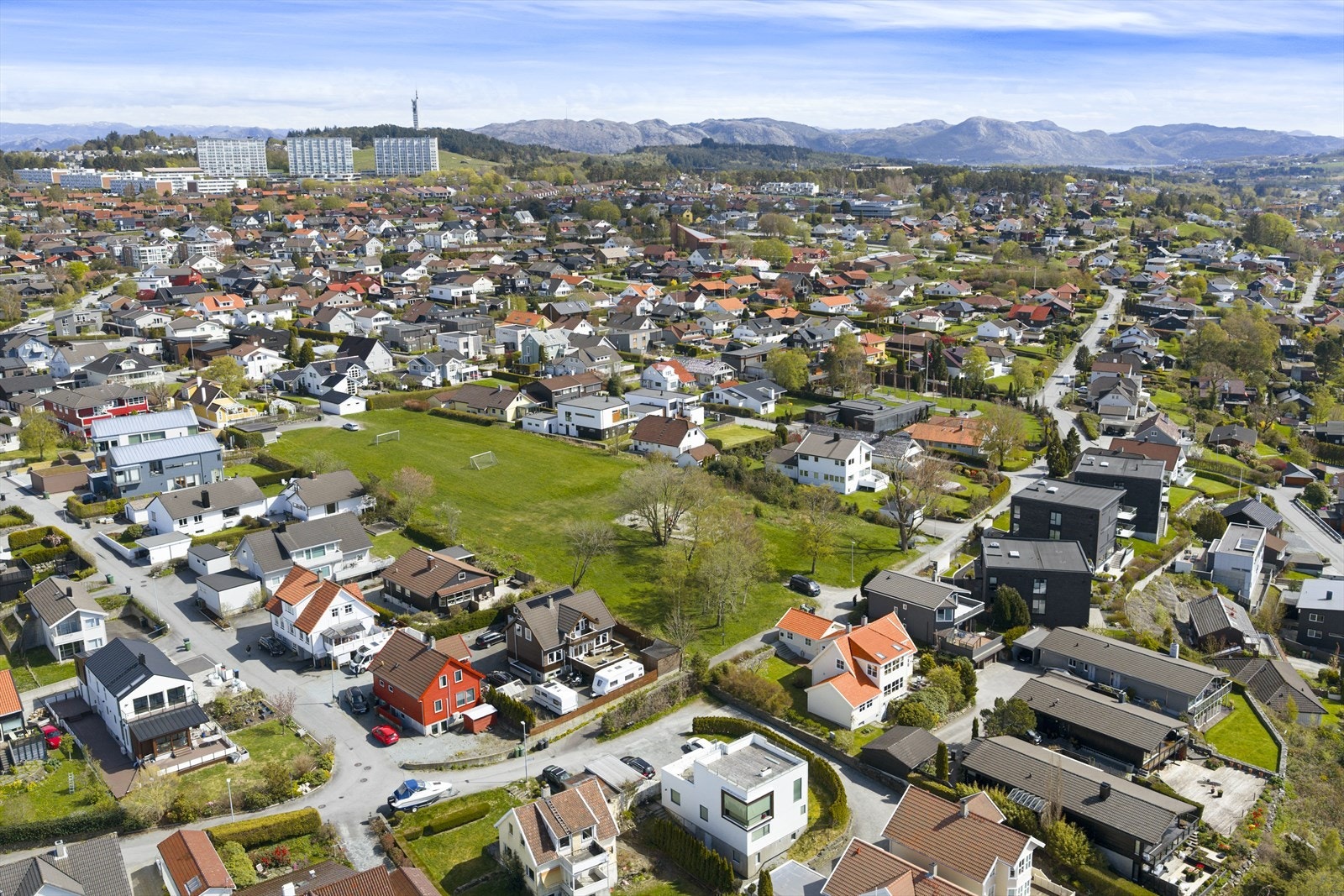 Her ligger alt tilrettelagt for hele familien like utenfor døren. Galleribilde