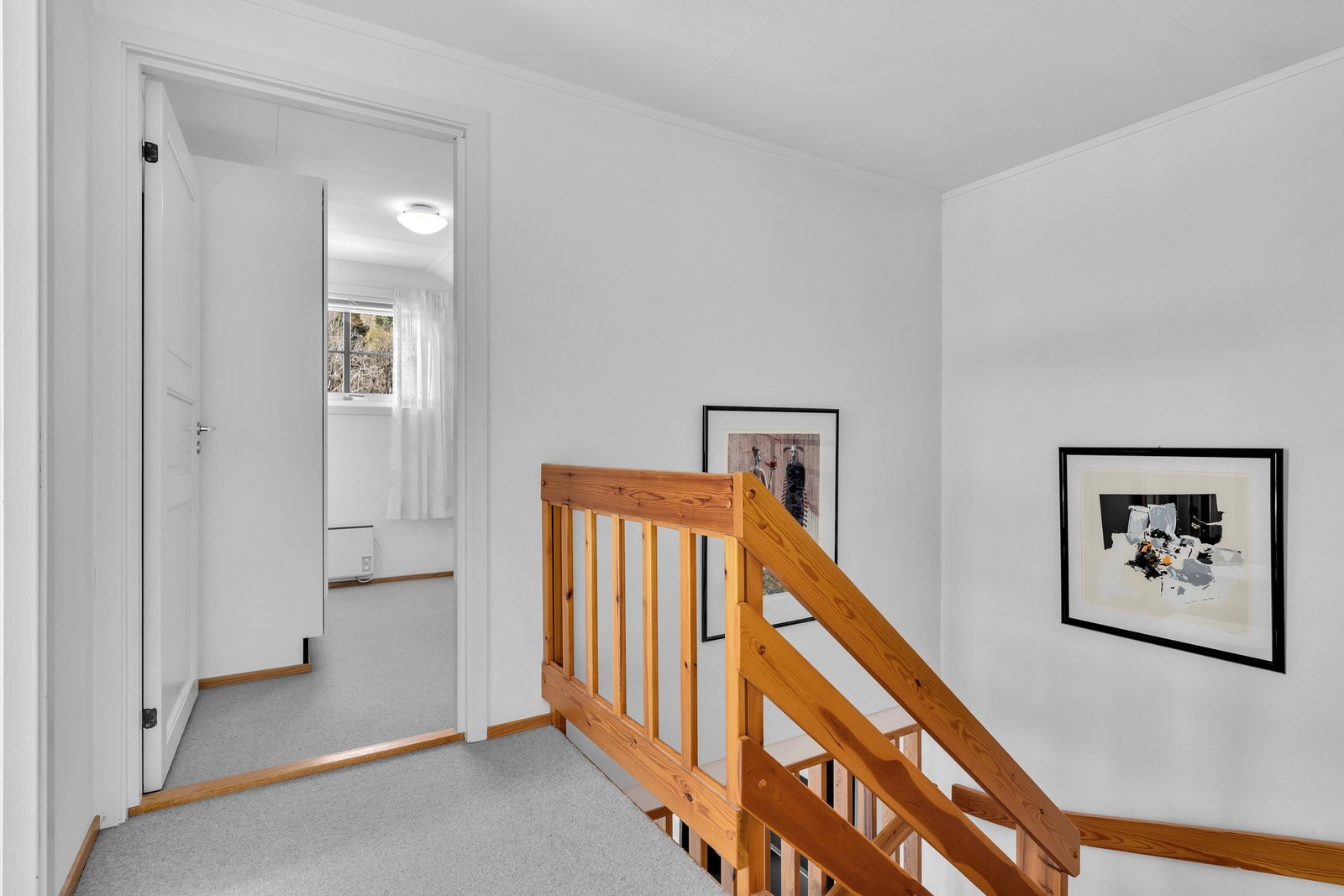 Praktisk planløsning i 2. etasje med tre soverom og bad Galleribilde