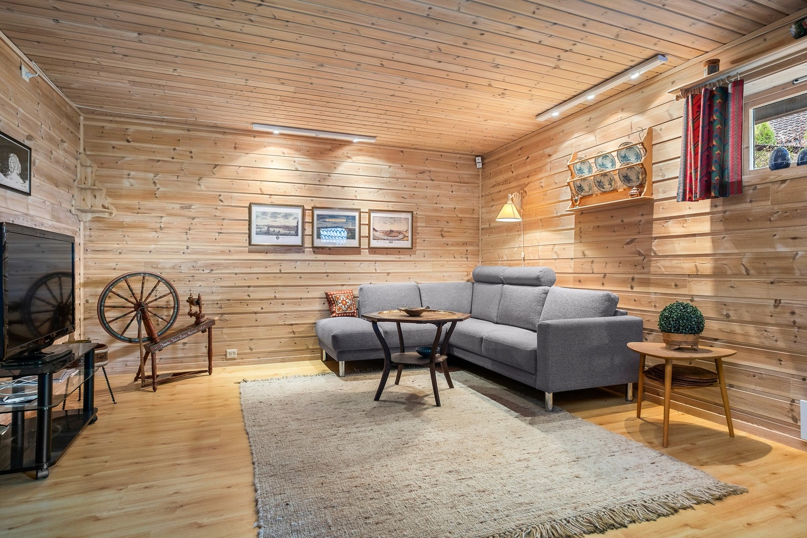 Stor kjellerstue på hele 27 kvm. Galleribilde