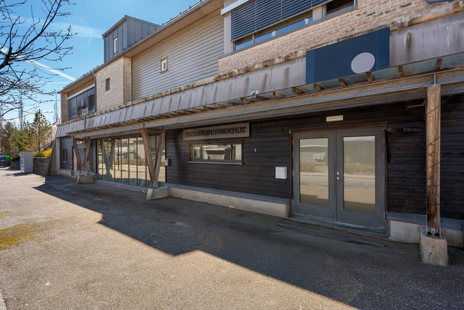 Felleslokale/grendehus som kan leies til selskap/arrangement. Her er det også 4-5 overnattingsplasser. Galleribilde