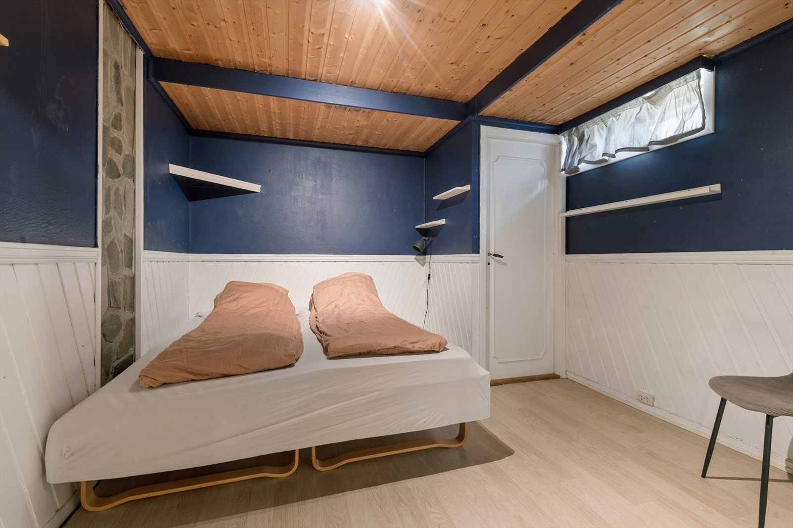 Innredet rom i kjeller. Dette er ikke godkjent for varig opphold. Galleribilde