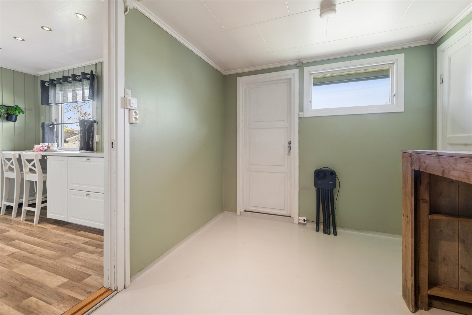 Egen utgang til hagen fra vaskerommet. Galleribilde