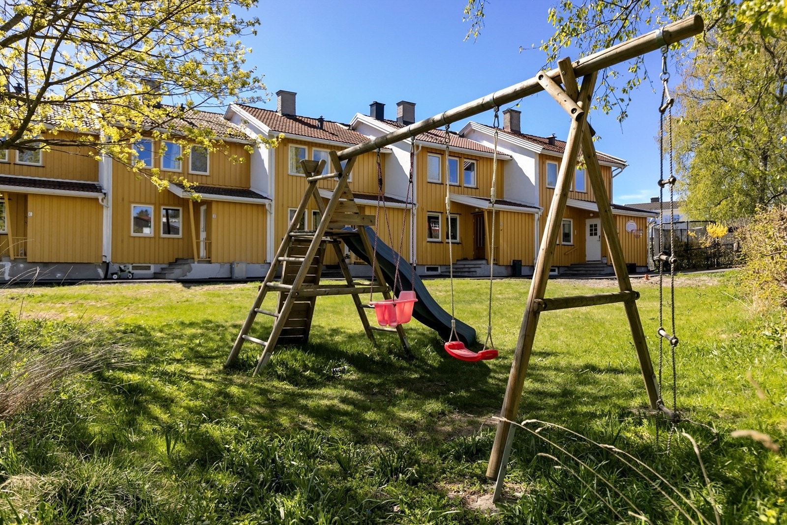 Lekeplass rett utenfor boligen Galleribilde