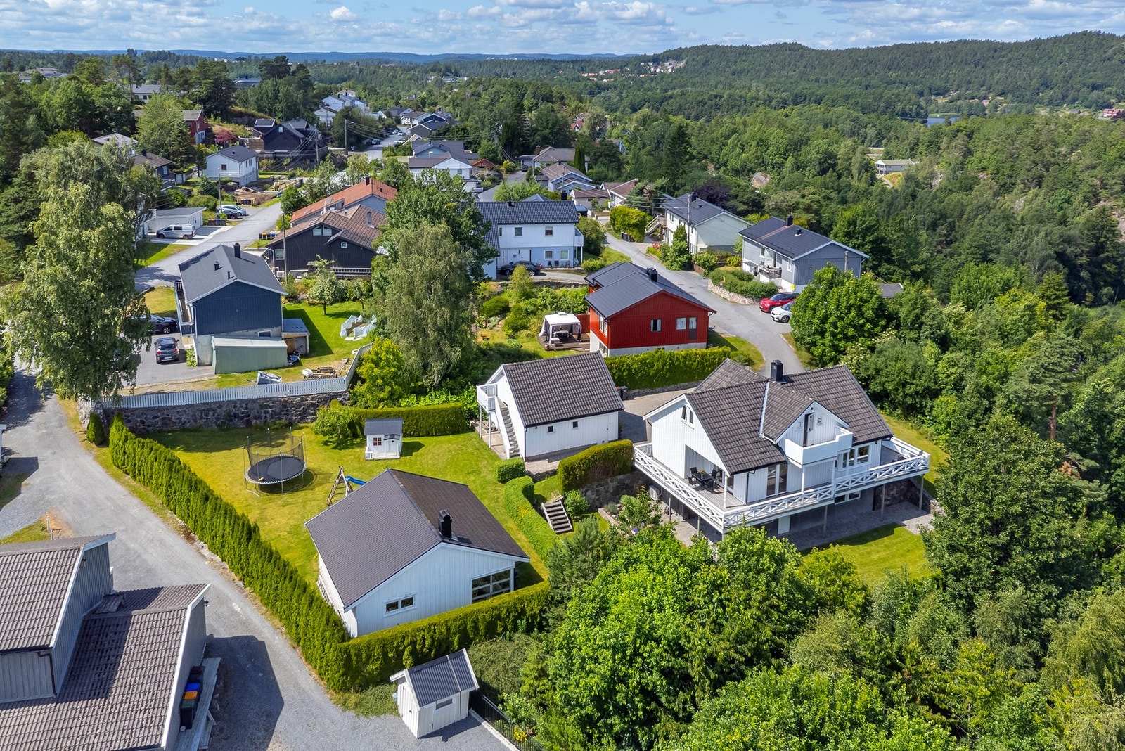 Oversiktsbilde av eiendommen og nærområdet Galleribilde