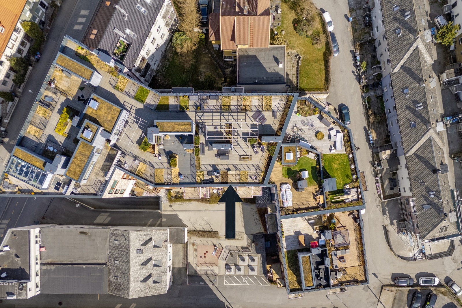 Aktuell leilighet har en inngjerdet del av takterrassen. Her er det gode solforhold! Galleribilde