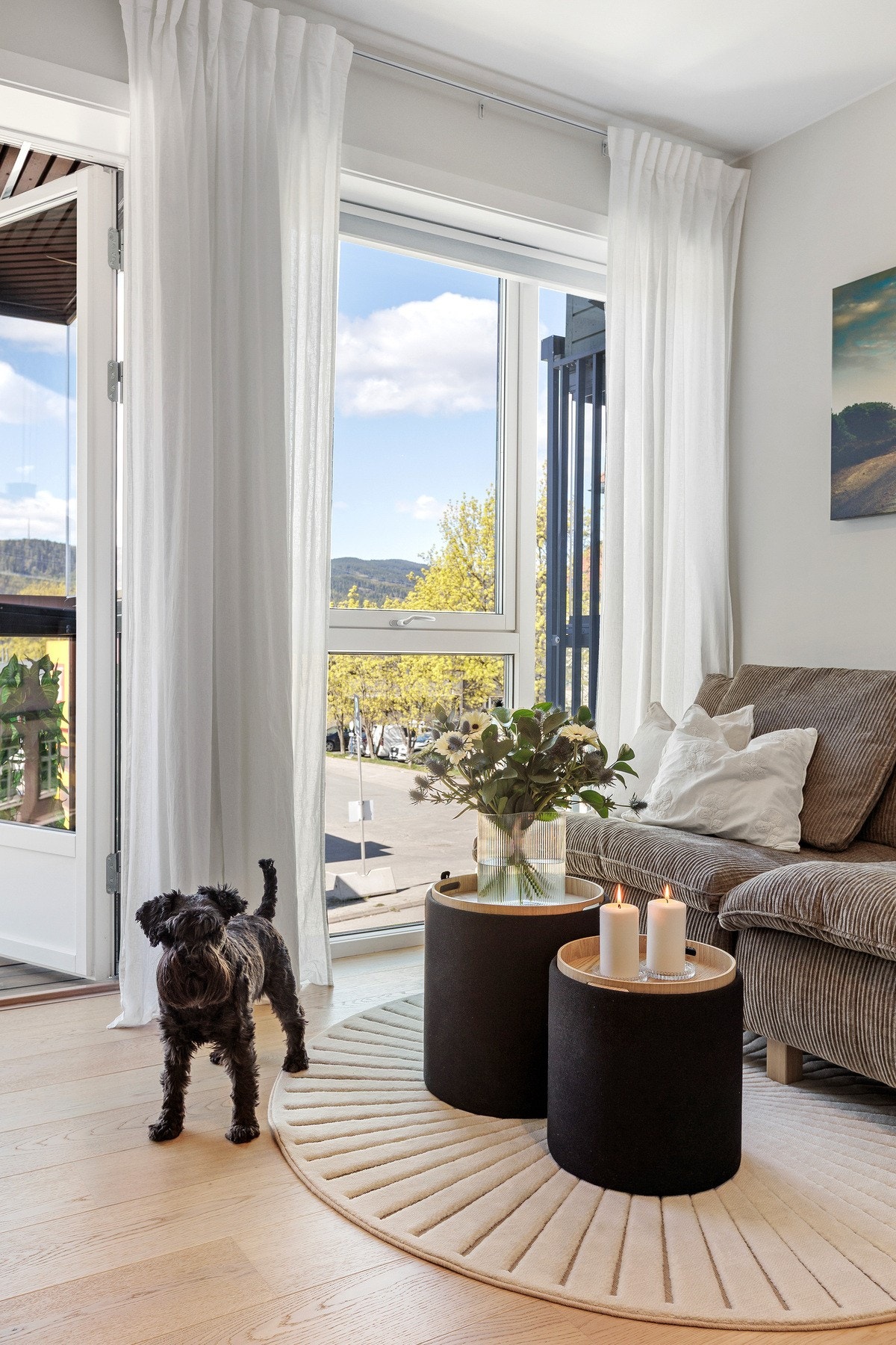 Både leiligheten og bygget fremstår med moderne standard og kvalitetsmessige løsninger. Galleribilde