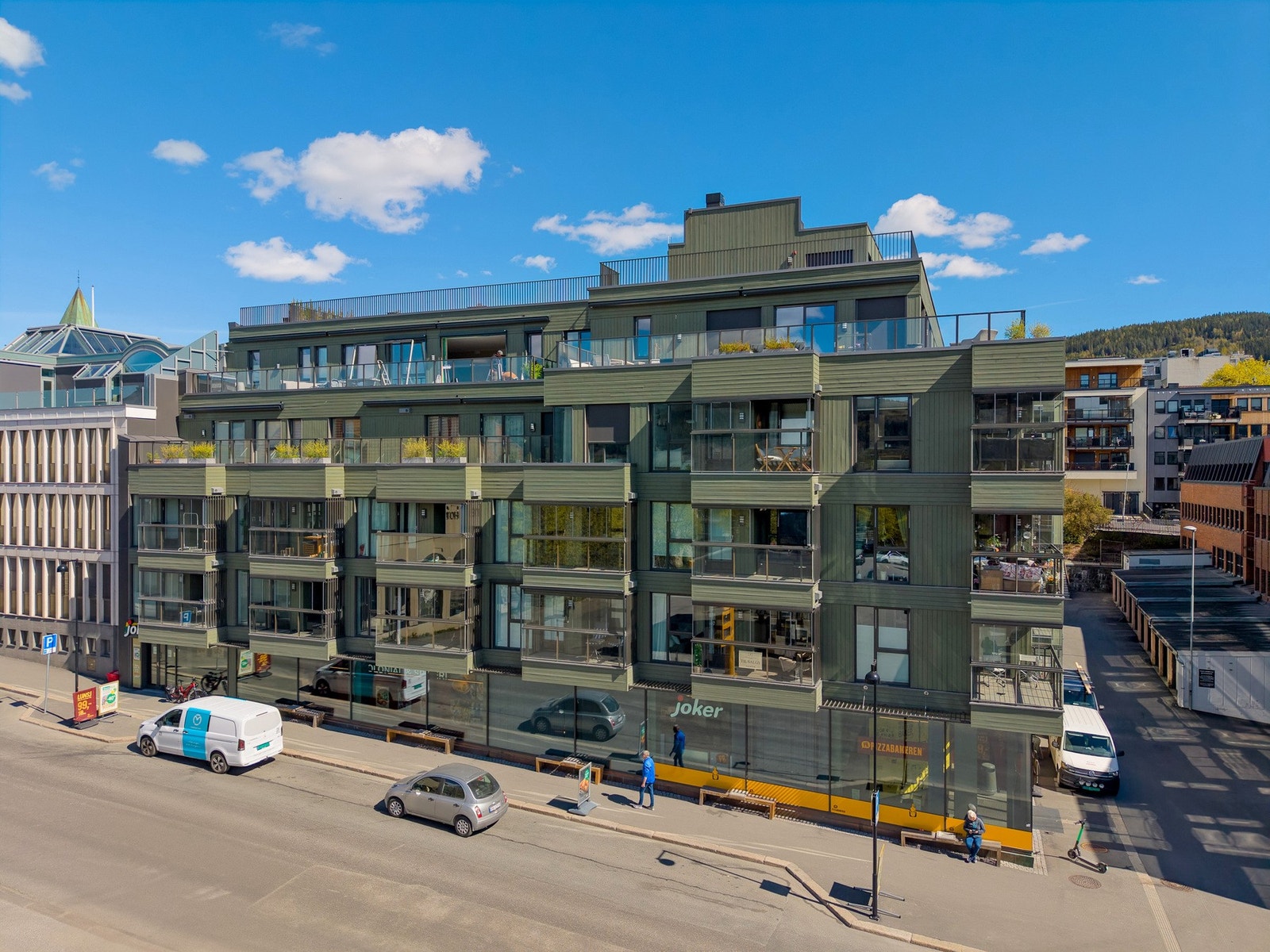 Bygningen er utført med bærekonstruksjon i betong og er bygget etter Byggteknisk forskrift (TEK 17) Galleribilde