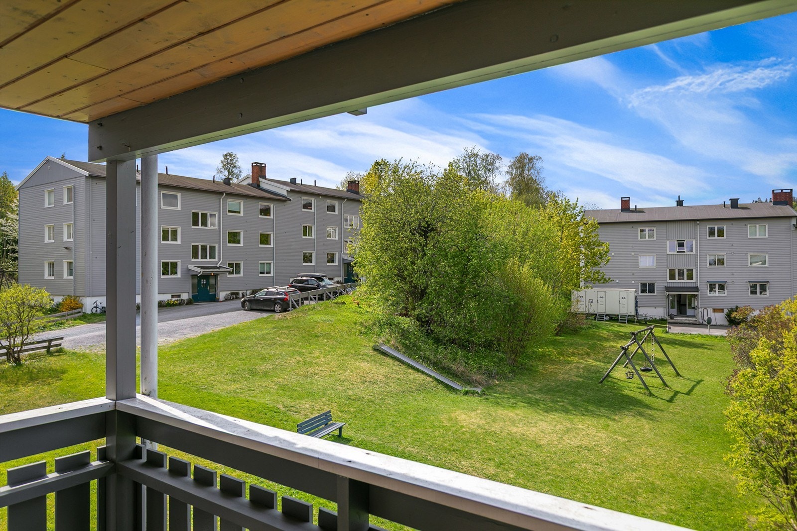 Fine og grønne fellesområder for beboerne i sameiet. Balkongene ble fornyet i 1999 i regi av sameiet Galleribilde