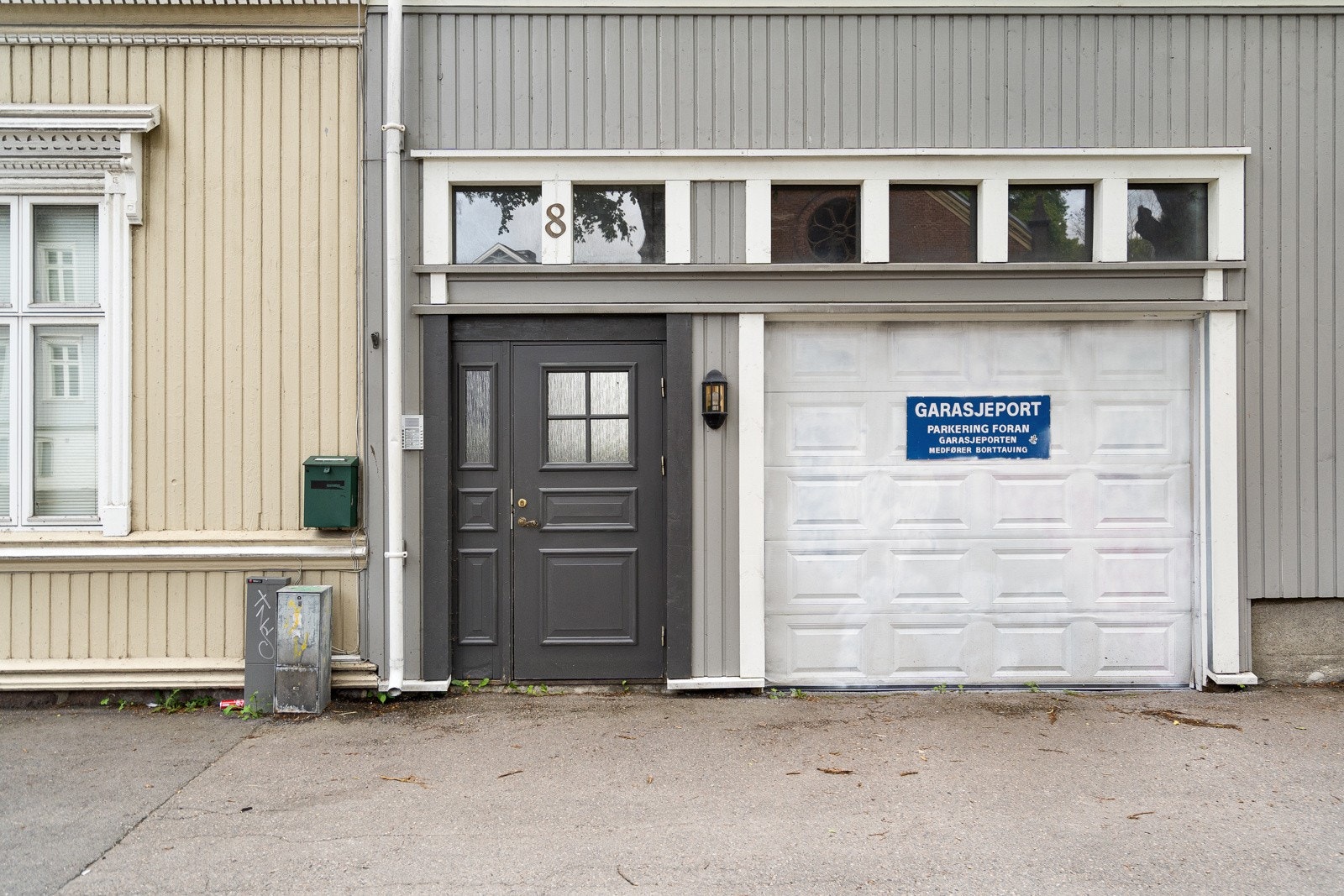 Det tilhører egen p-plass i garasjekjelleren med ladeboks Galleribilde