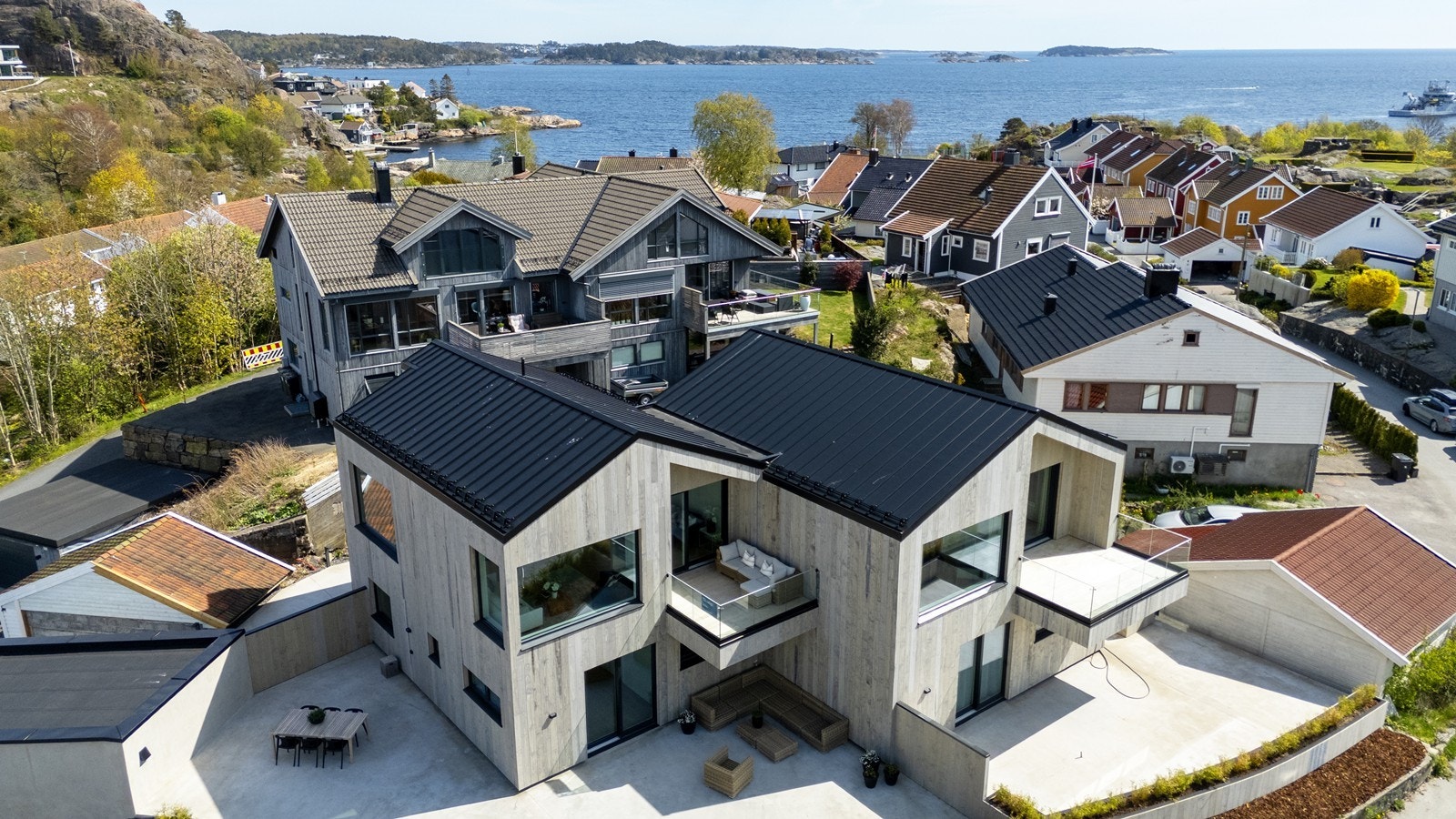 Attraktiv beliggenhet nær sjøen med helhetlig og moderne boligmiljø. Galleribilde