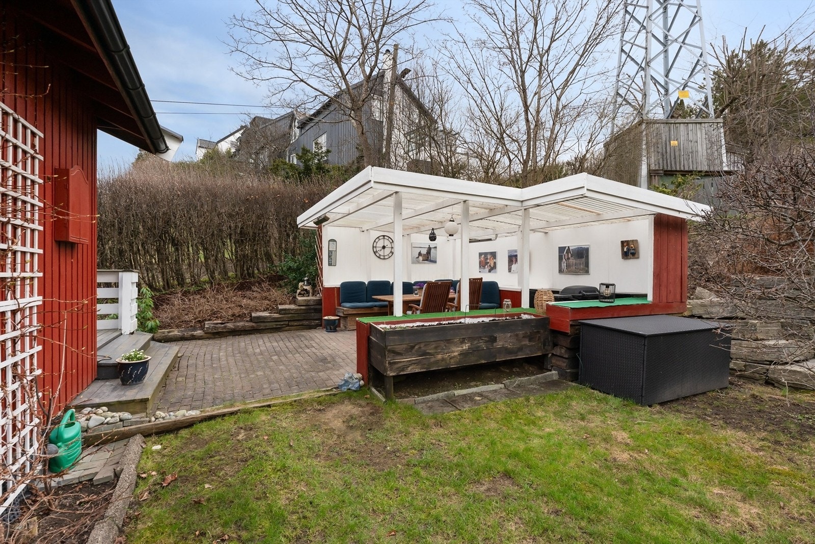 Hyggelig pergola ved hagen Galleribilde