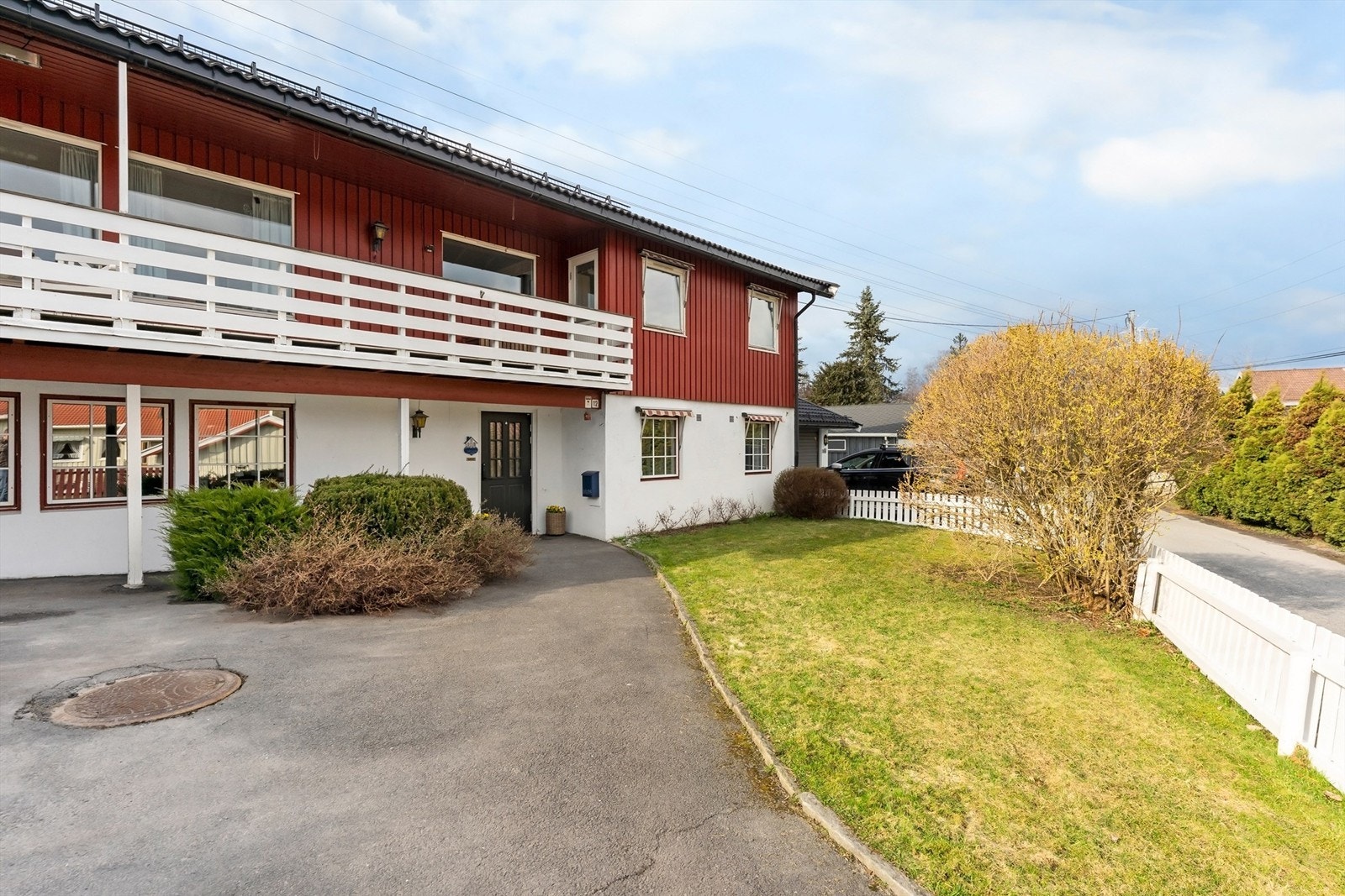 Innbydende og velholdt familiebolig med solrike utearealer Galleribilde