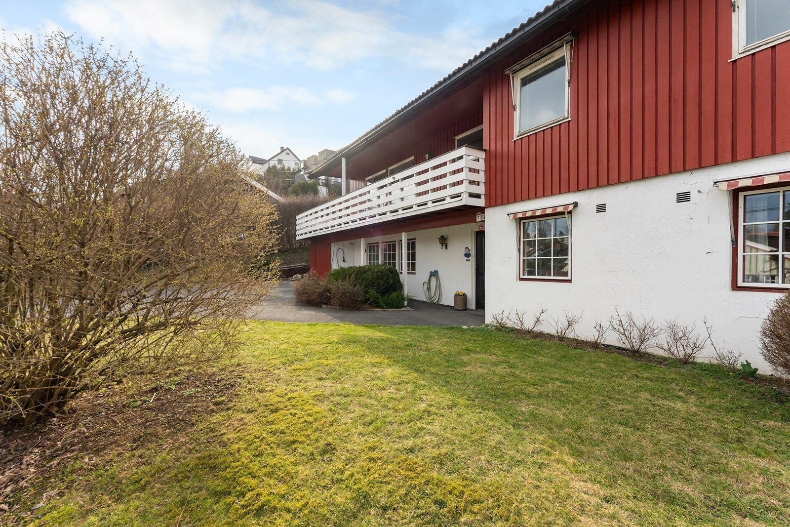 Familieboligen har en attraktiv beliggenhet på Stabekk, i barnevennlige og hyggelige omgivelser Galleribilde