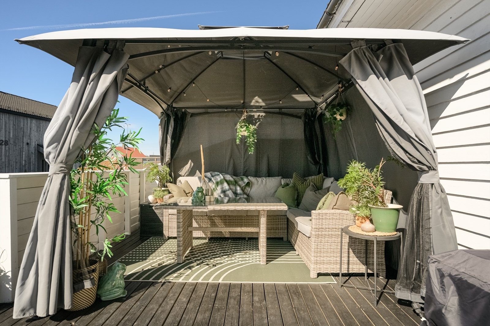 Sydvendt altan og terrasse Galleribilde