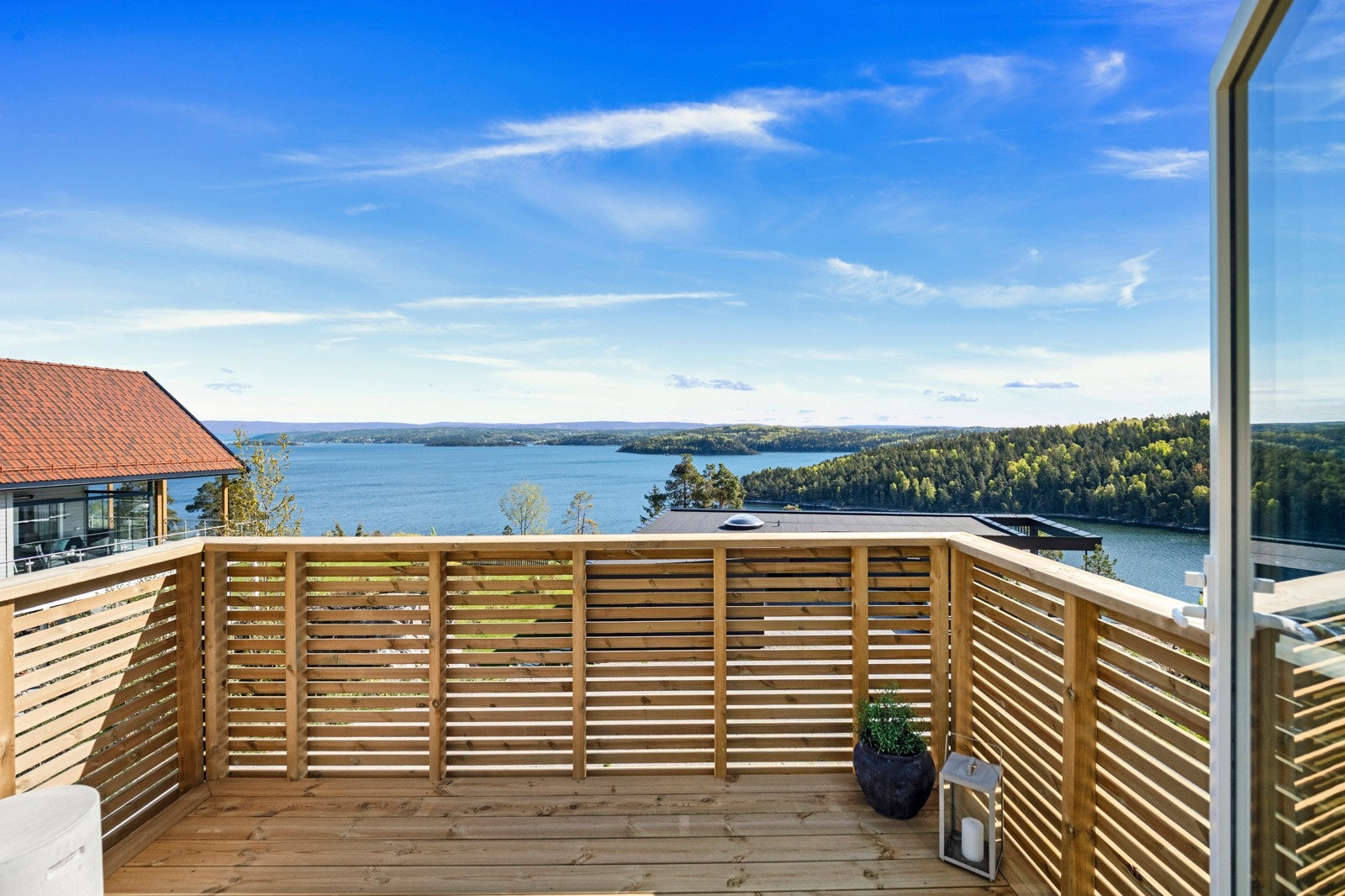 Fin utsikt over Oslofjorden fra terrasse. Galleribilde