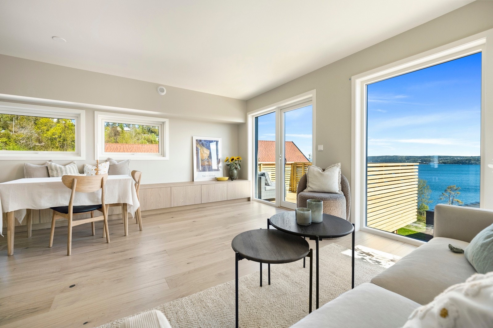Flott spiseplass med utsikt over Oslofjorden. Galleribilde