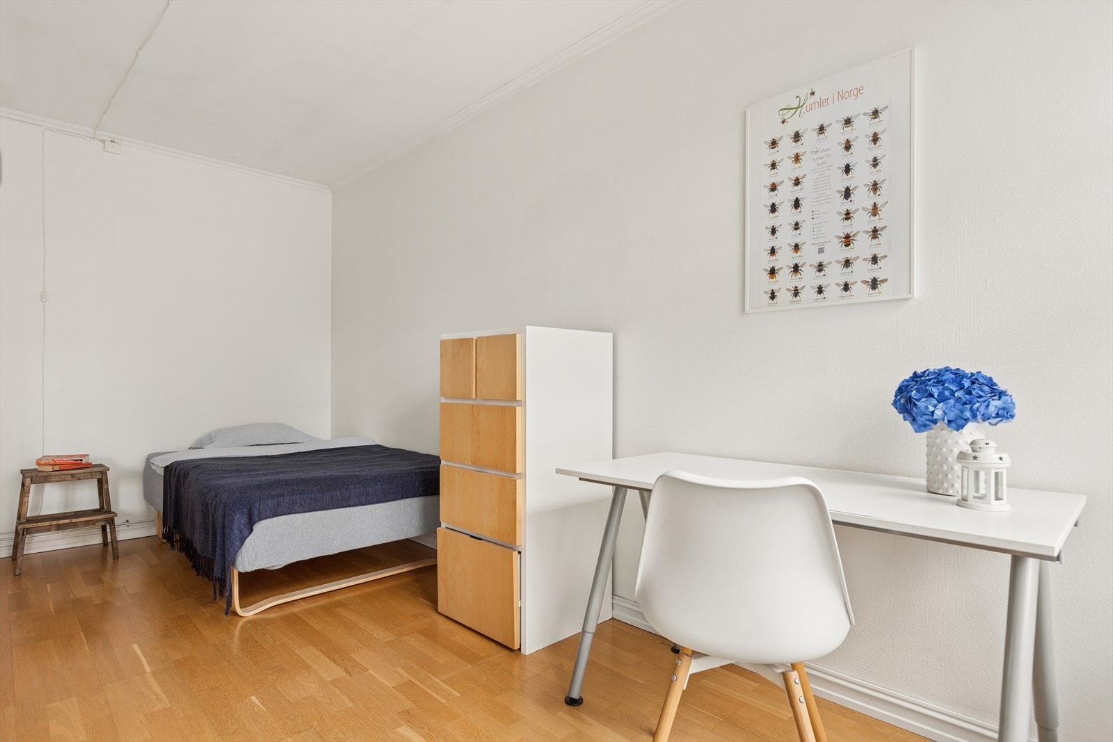 Det andre soverommet er på 12,2 m² og har god plass til alle nødvendigheter på et soveværelse. Galleribilde