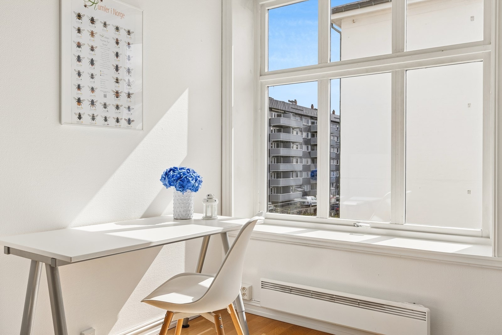 Rommet har skjermet beliggenhet uten innsyn, og vender mot sør, med morgensol. Galleribilde