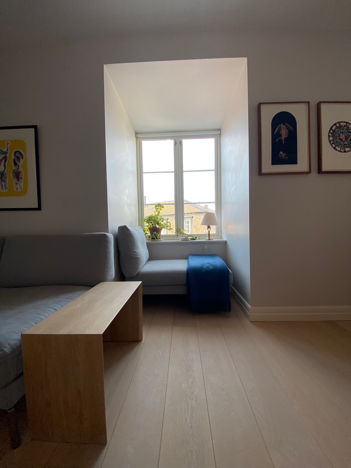 Karnapp i stuen i tilknytning til sofakrok og TV. Galleribilde