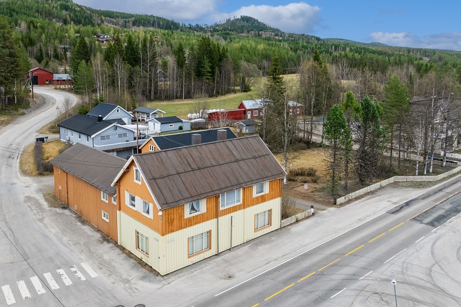 Eiendommen ligger sentralt i Nybergsund, med offentlig transport kun ett minutt unna og kort vei til Trysils mange fasiliteter. Galleribilde
