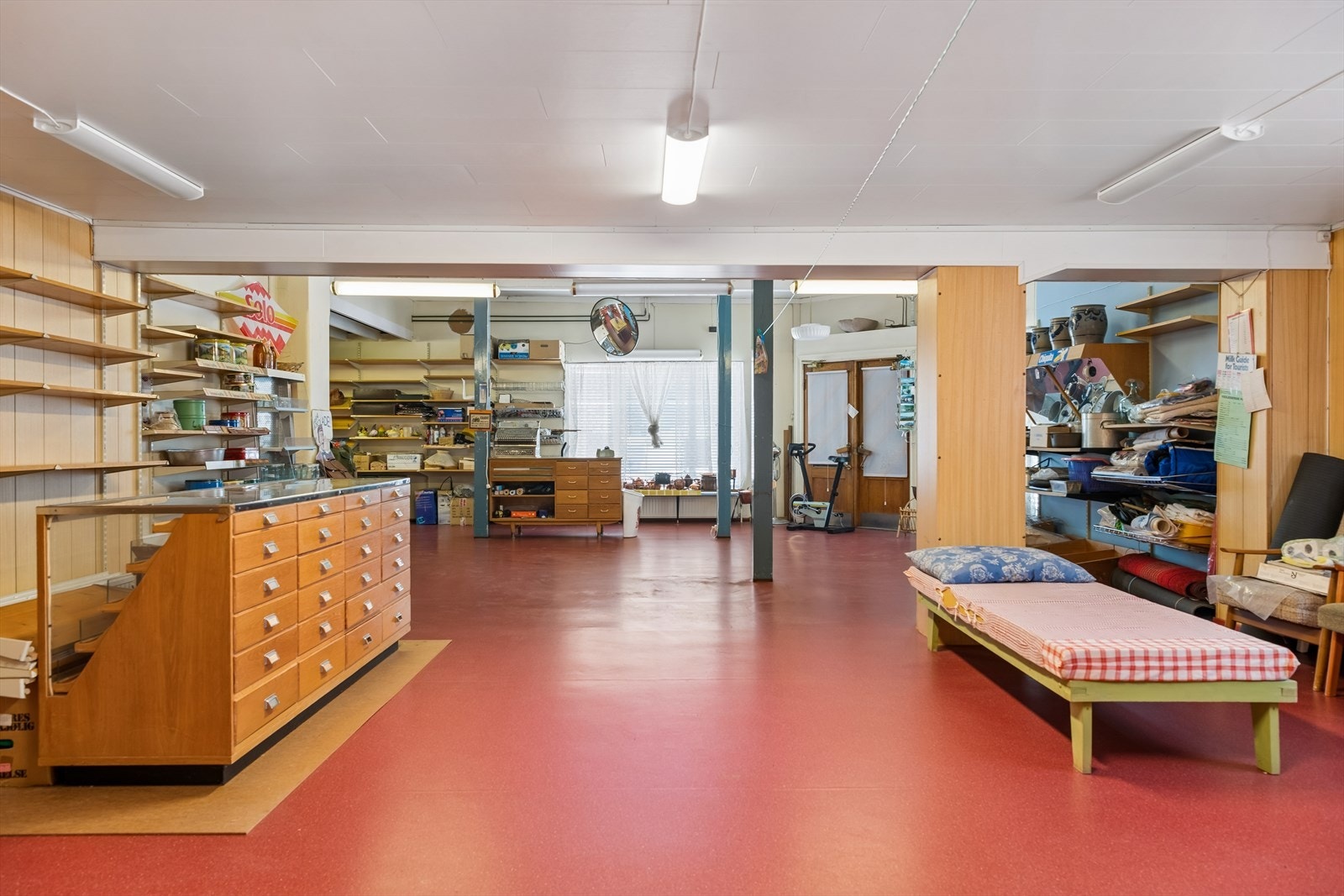 Arealene i første etasje er regulert for forretning/kontor, og gir en unik mulighet for næringsvirksomhet. Galleribilde