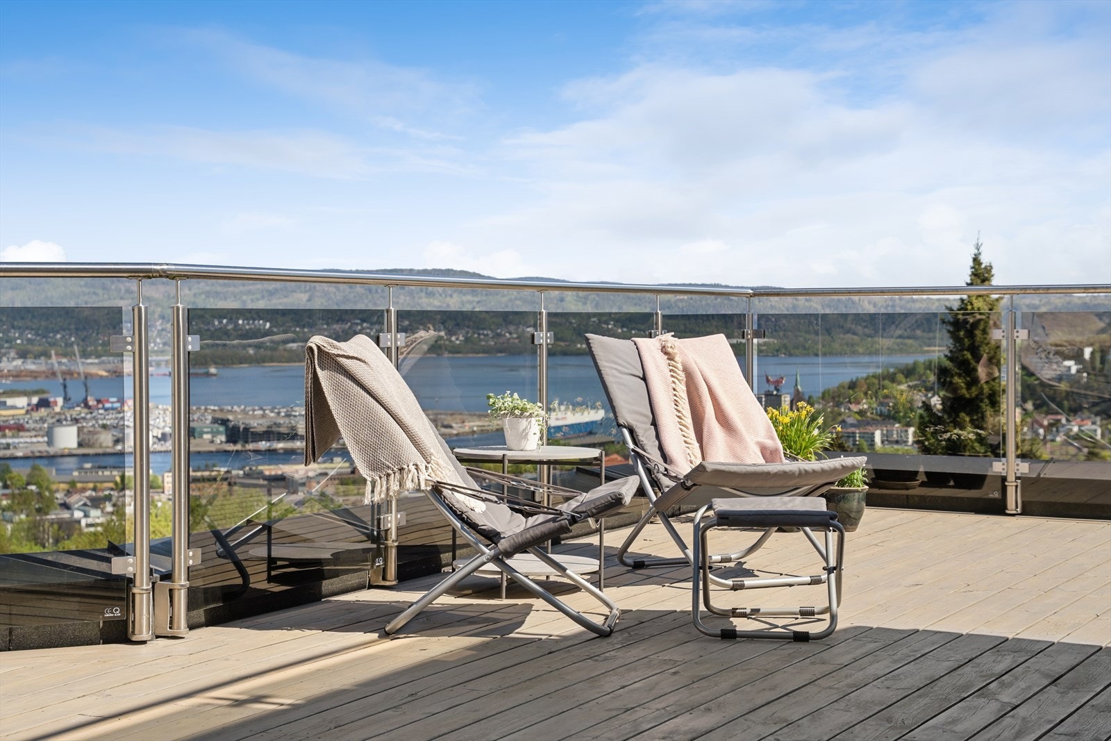 Her kan du nyte en fri og åpen utsikt over innseilingen til Drammen. Galleribilde