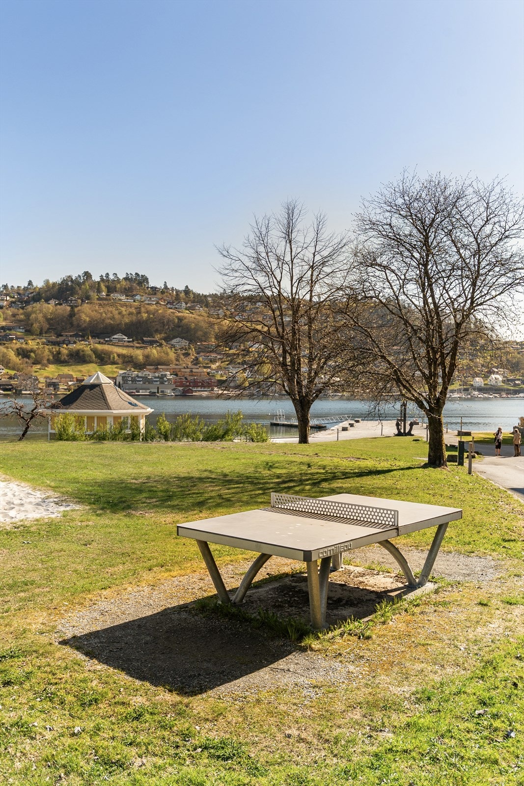 Her finner vi både bordtennisbord og lysthus. Galleribilde