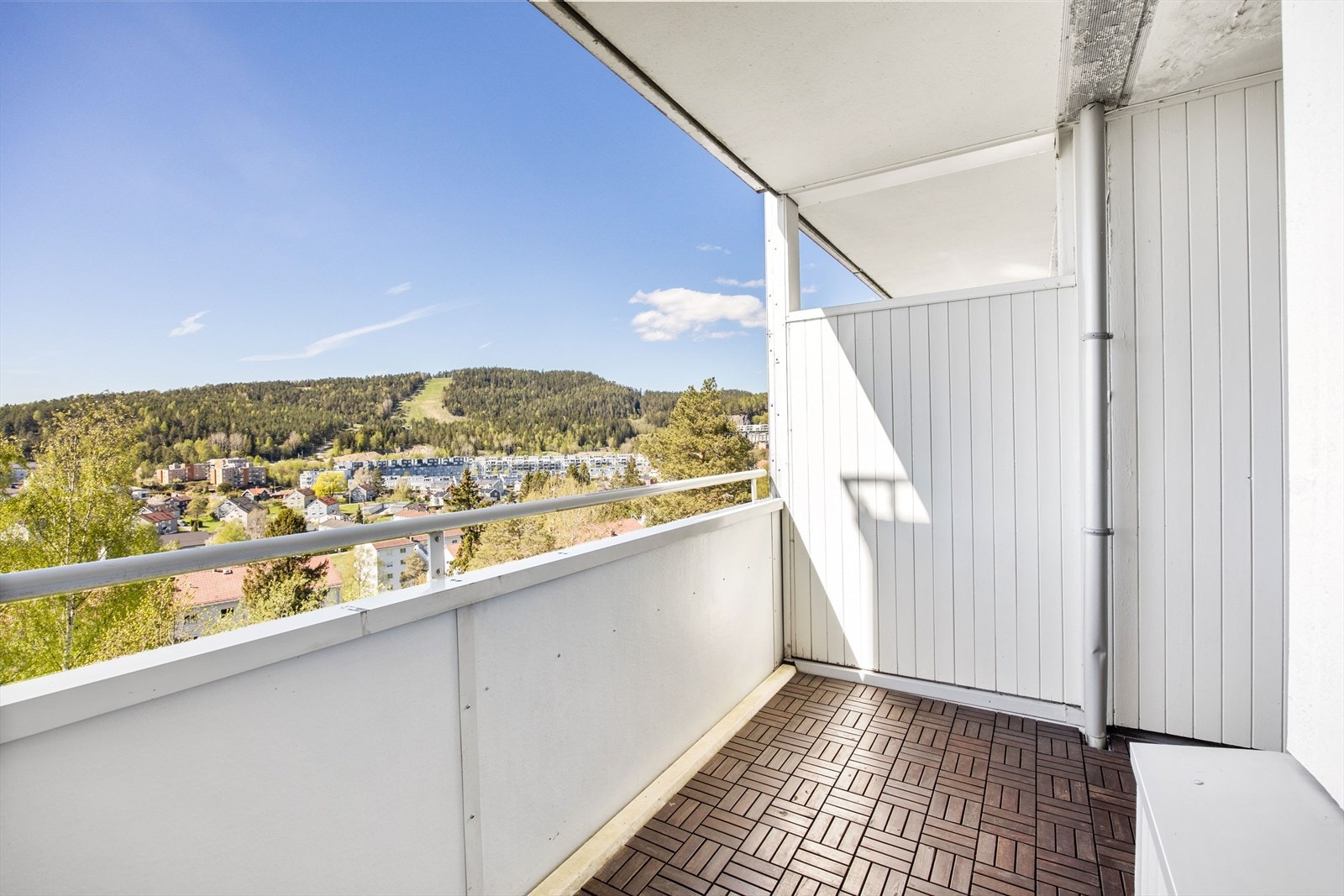 Skilleveggene skjermer også fra naboinnsyn. Galleribilde