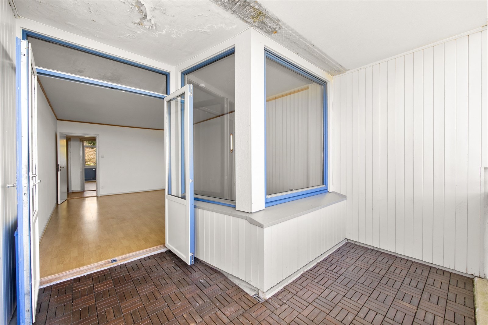 Skillet mellom stuen og balkongen viskes ut når man åpner balkongdørene helt. Galleribilde