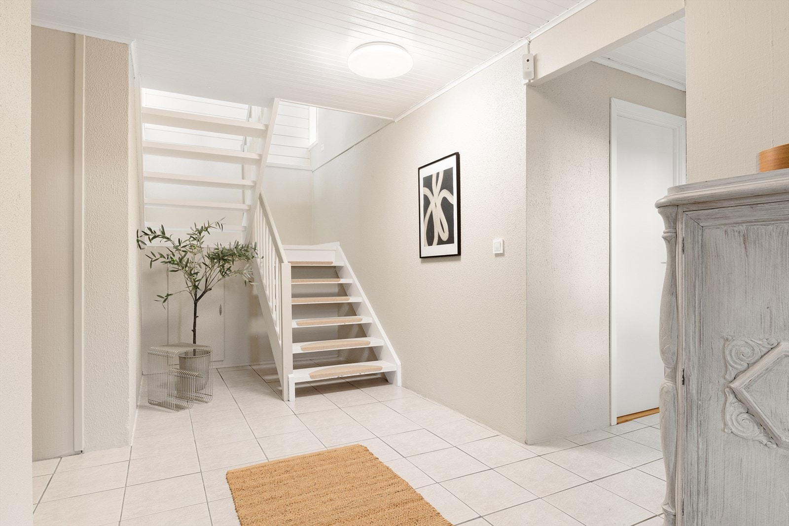 I underetasje finner du to boder, walk-inn garderobe og et hobbyrom. Galleribilde