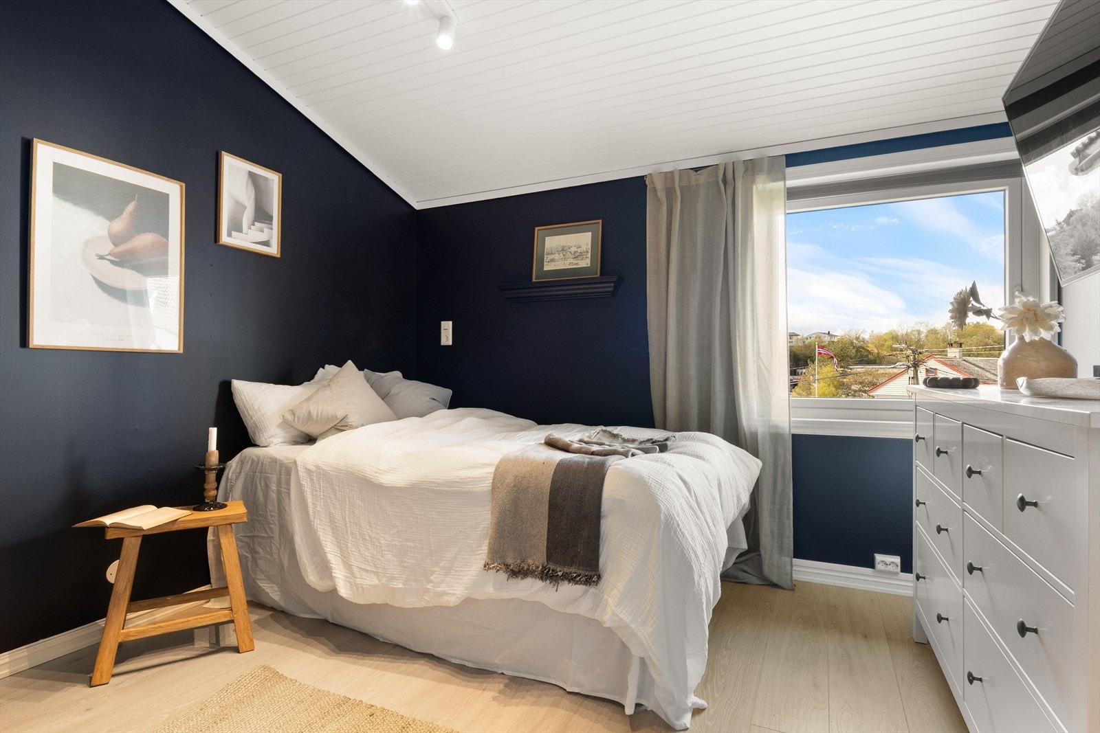 De to resterende soverommene er også av god størrelse og måler til 9,7 m² og 9,6 m². Galleribilde