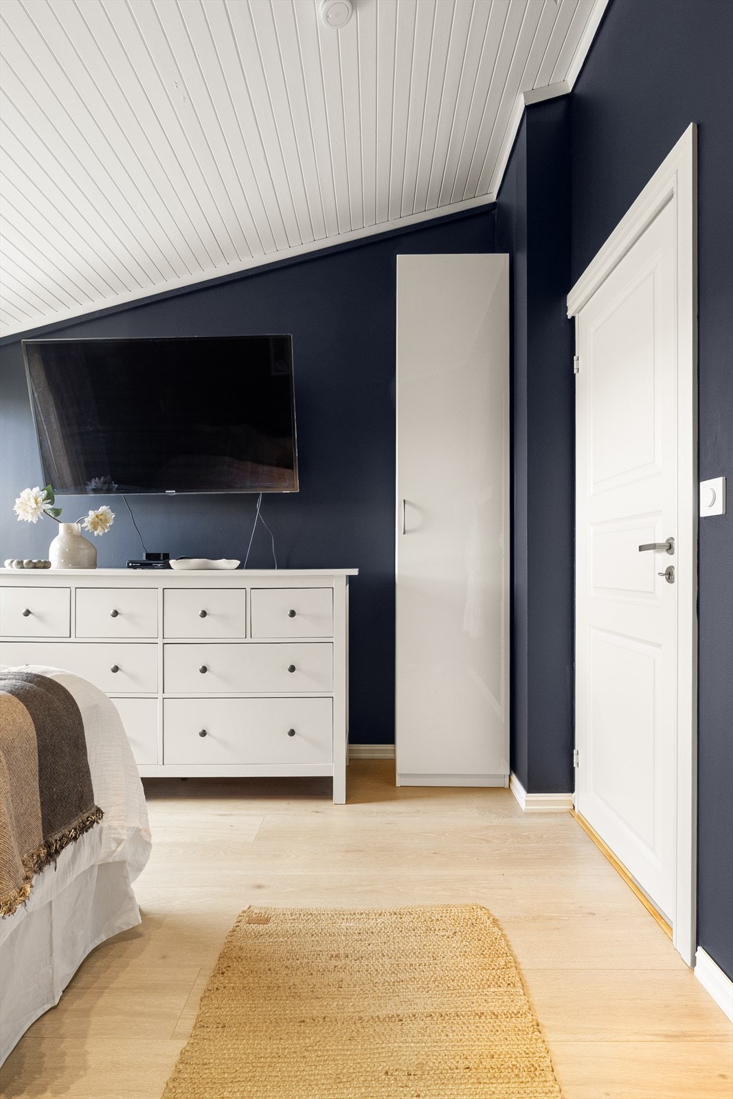 Her har du god plass til dobbeltseng og garderobeløsning. Galleribilde