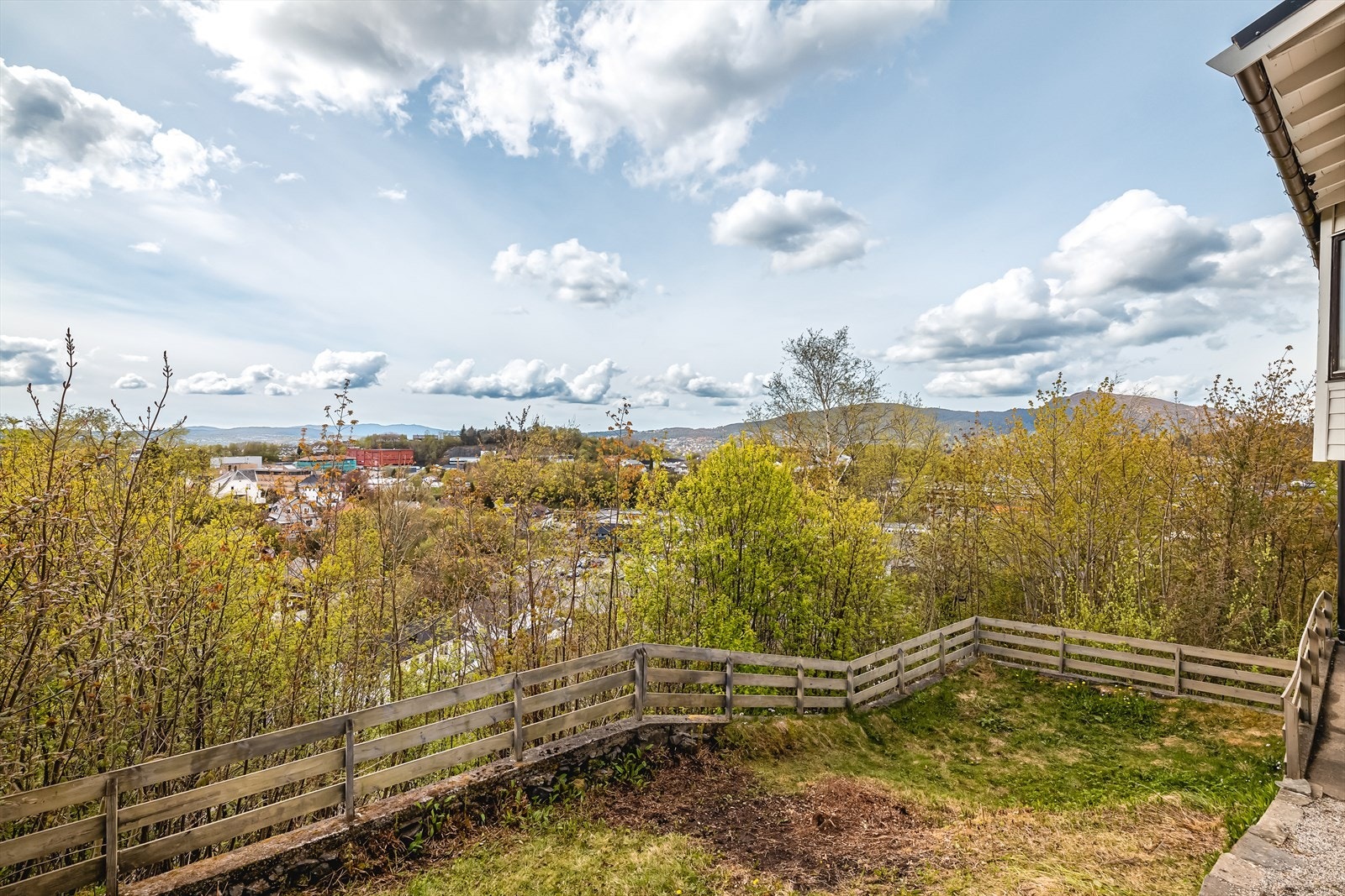 Det er også godt med grøntareal på tomten! Galleribilde