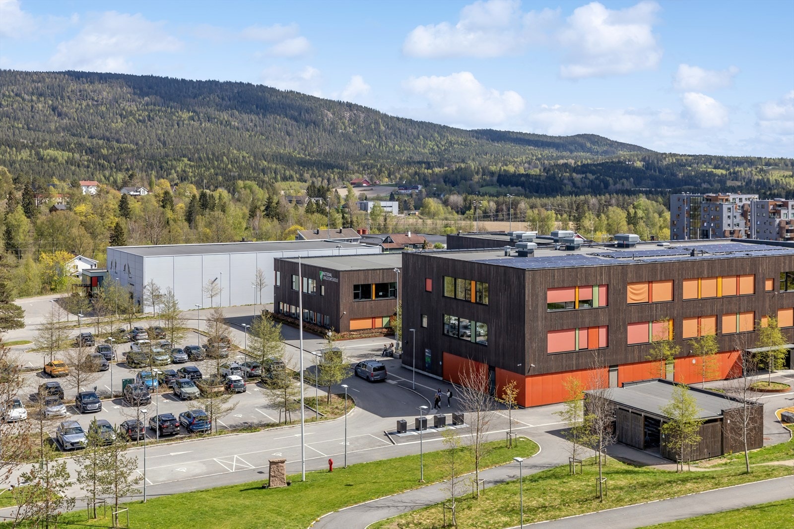 Fra leiligheten er det kun 3 minutters gange til Nittedal ungdomsskole og ca. 6 minutter til Rotnes skole Galleribilde