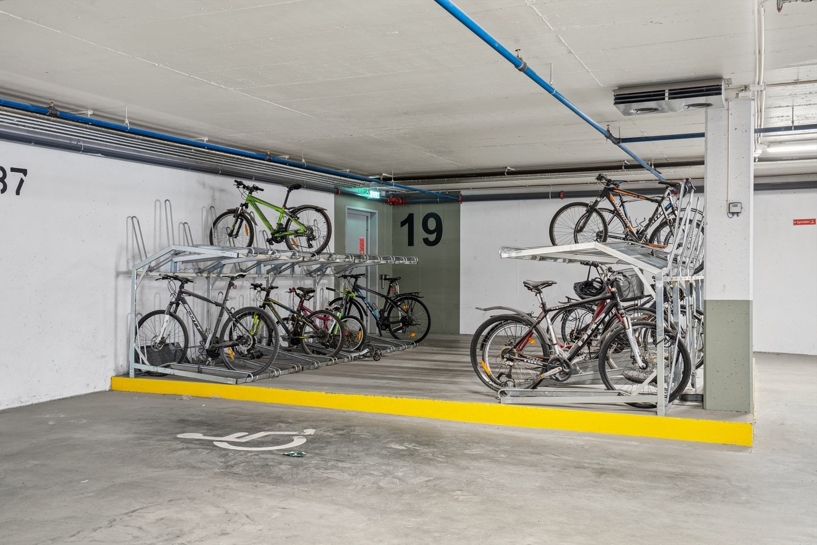 Sameiet disponerer felles innendørs sykkelparkering. Galleribilde