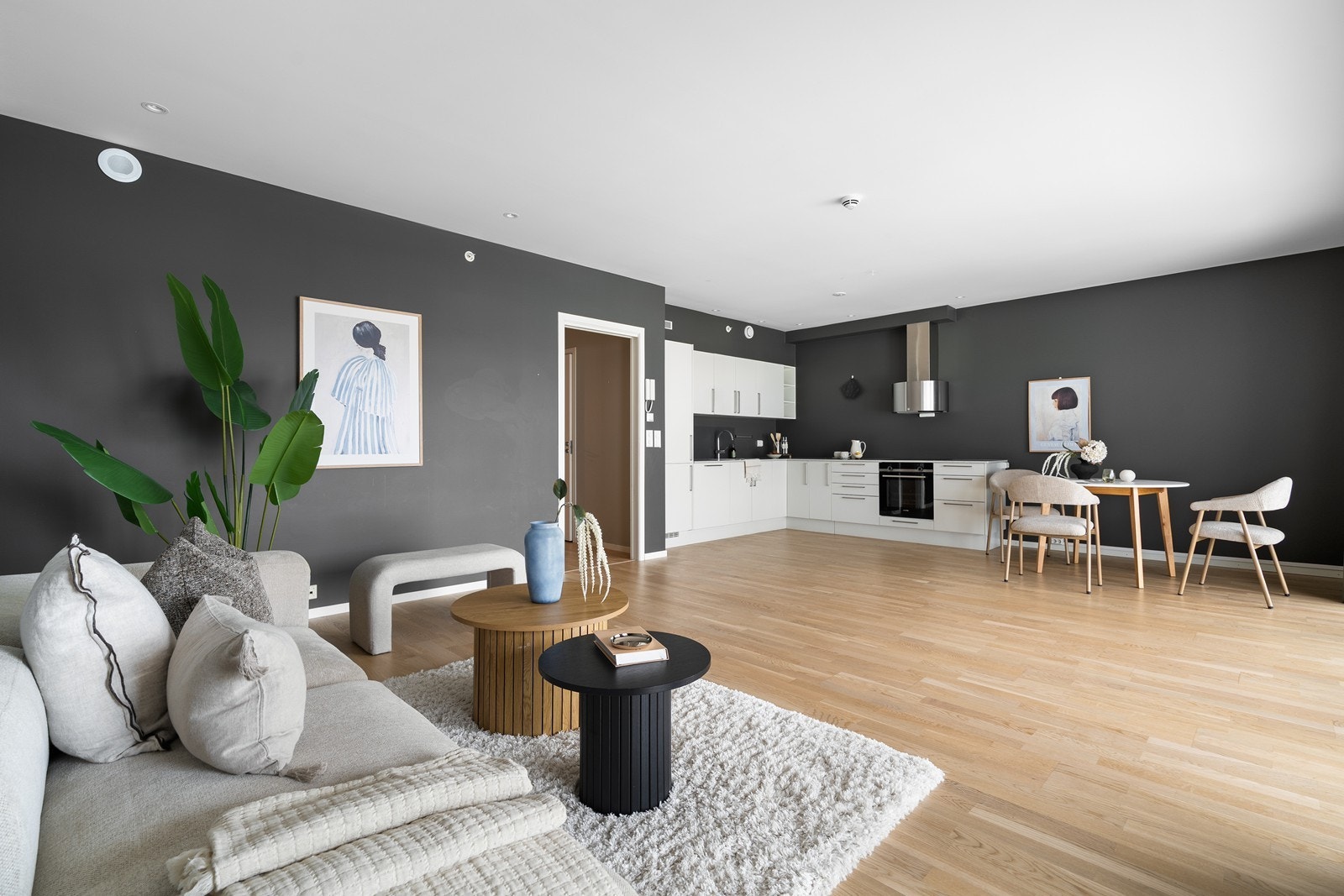 Åpen stue/kjøkken løsning, perfekt for sosiale sammenkomster. Galleribilde