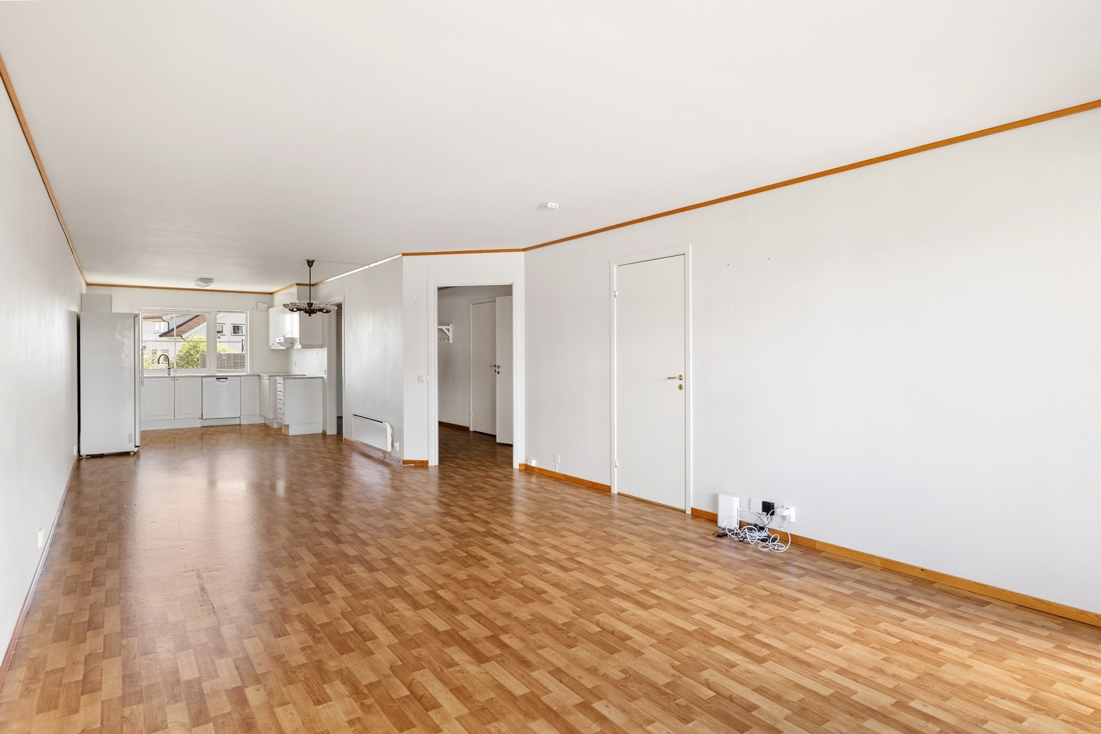 Leiligheten er lys og gjennomgående. Galleribilde
